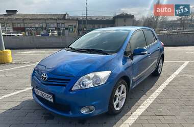 Хэтчбек Toyota Auris 2011 в Киеве