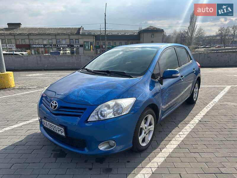 Toyota Auris 2011