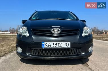 Хэтчбек Toyota Auris 2011 в Лебедине