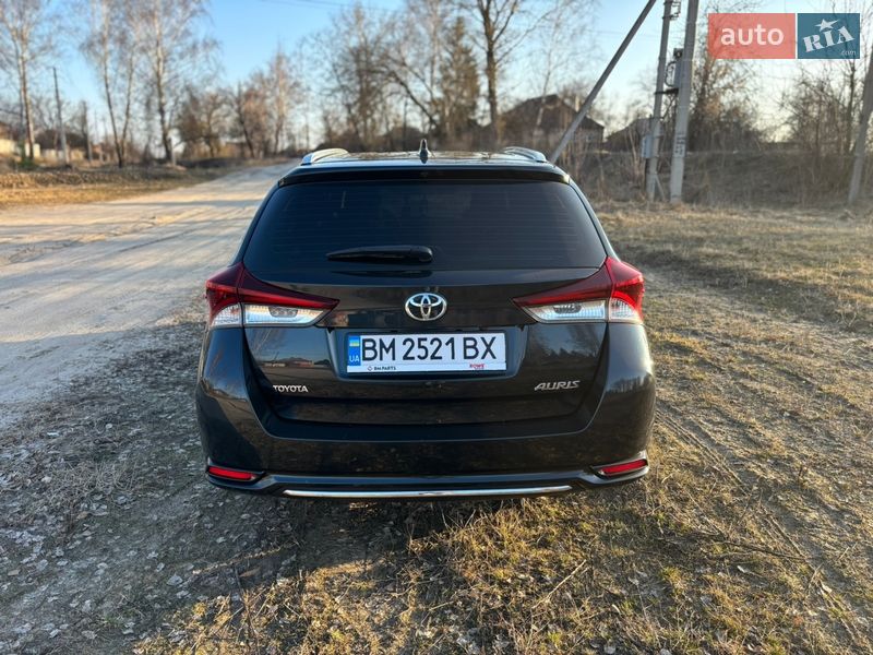 Универсал Toyota Auris 2015 в Ахтырке