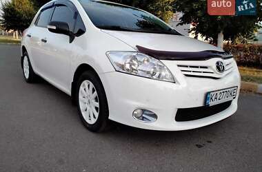 Хэтчбек Toyota Auris 2012 в Буче