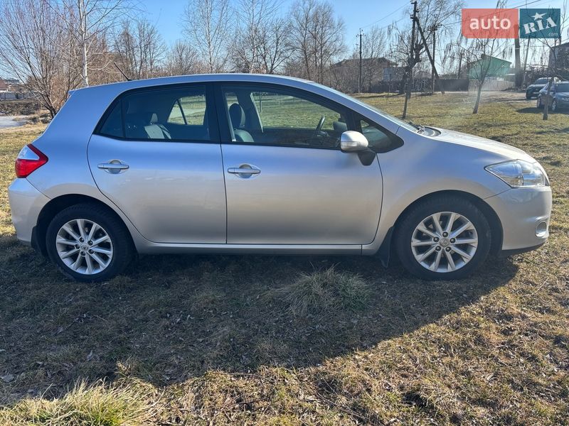Хэтчбек Toyota Auris 2011 в Киеве