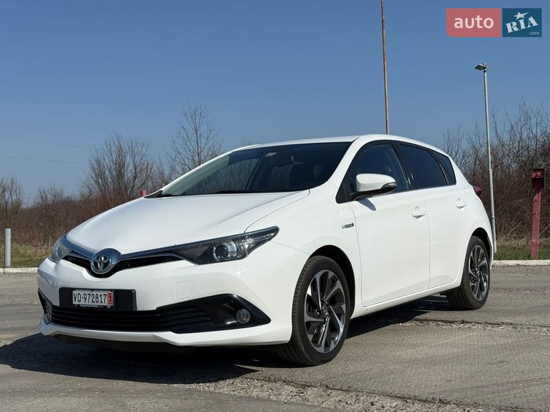 Хетчбек Toyota Auris 2016 в Ужгороді