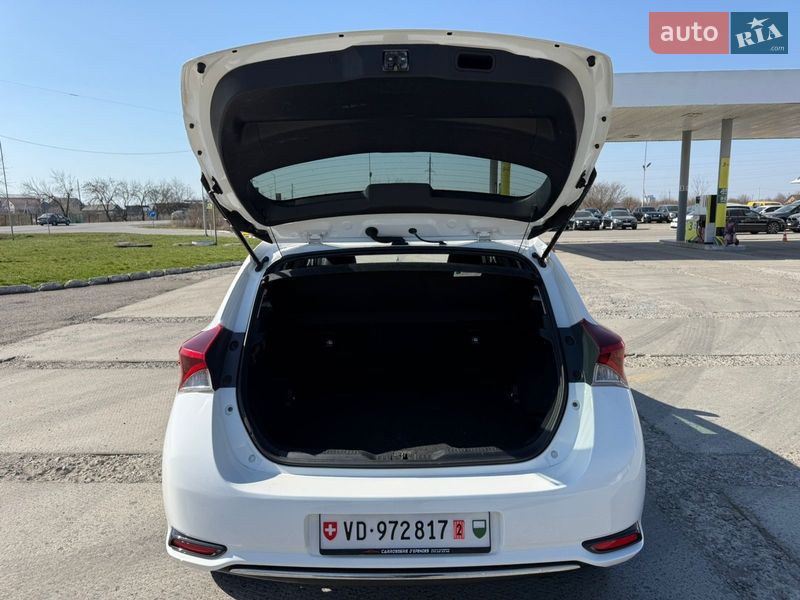 Хетчбек Toyota Auris 2016 в Ужгороді