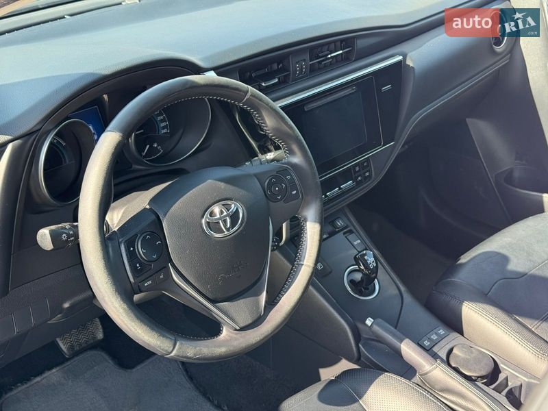 Хетчбек Toyota Auris 2016 в Ужгороді