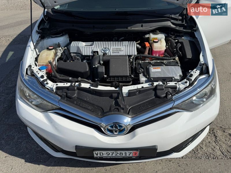 Хетчбек Toyota Auris 2016 в Ужгороді