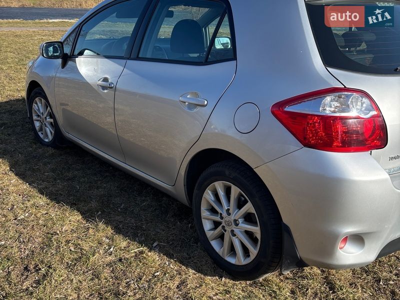 Хэтчбек Toyota Auris 2011 в Киеве