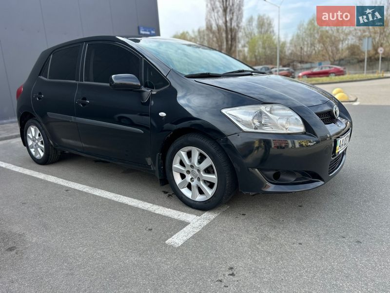 Хэтчбек Toyota Auris 2008 в Киеве