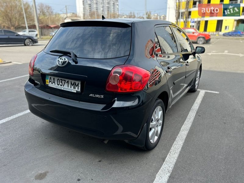 Хэтчбек Toyota Auris 2008 в Киеве
