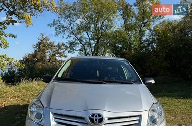 Хэтчбек Toyota Auris 2010 в Ивано-Франково