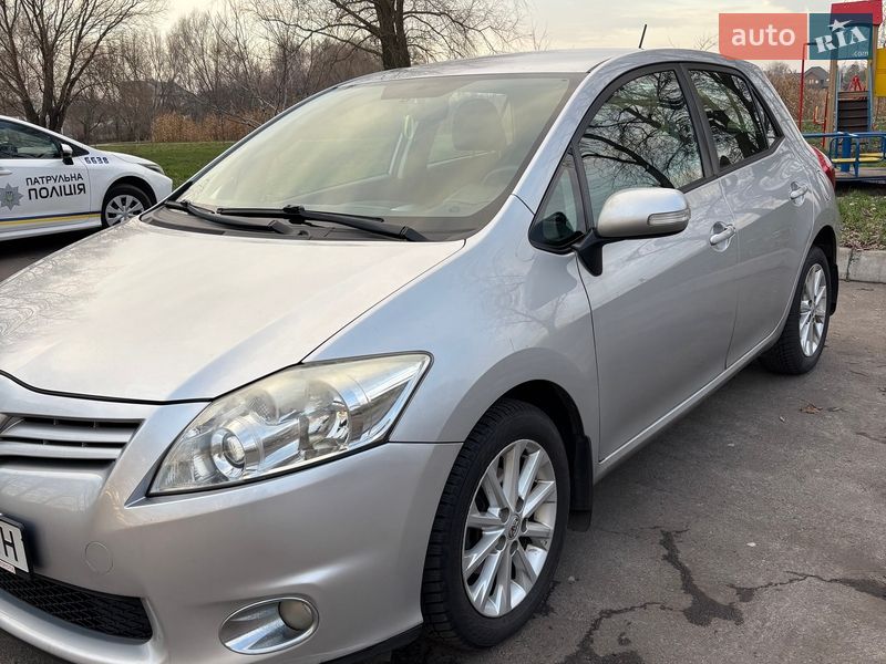 Хэтчбек Toyota Auris 2011 в Киеве