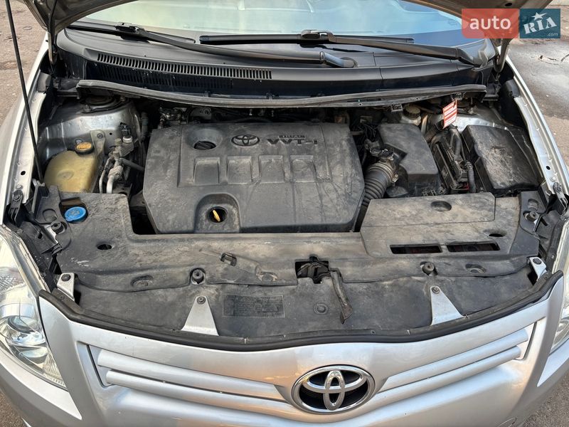 Хэтчбек Toyota Auris 2011 в Киеве