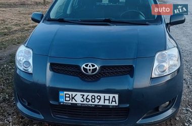Хетчбек Toyota Auris 2008 в Здолбуніві