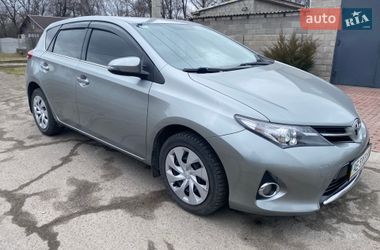 Хэтчбек Toyota Auris 2013 в Каменском