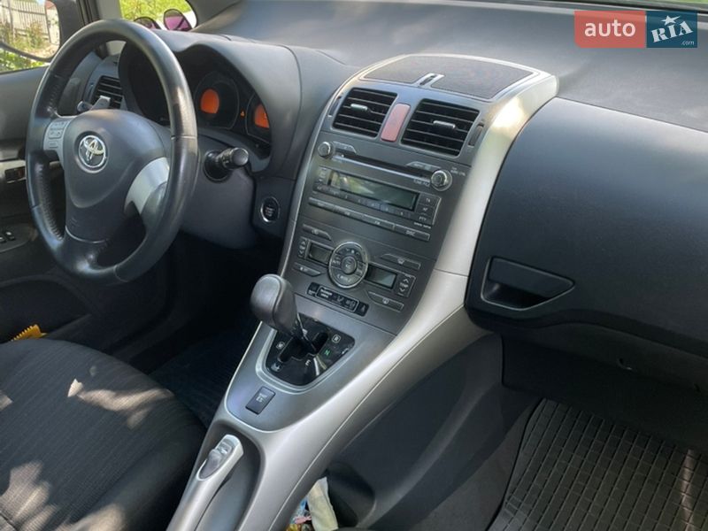 Хетчбек Toyota Auris 2008 в Дубні