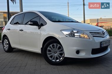 Хэтчбек Toyota Auris 2013 в Хмельницком