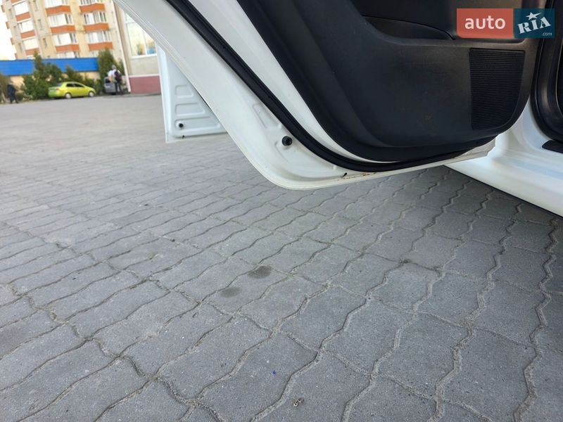 Хэтчбек Toyota Auris 2013 в Хмельницком фото 51 Хэтчбек Toyota Auris 2013 в Хмельницком