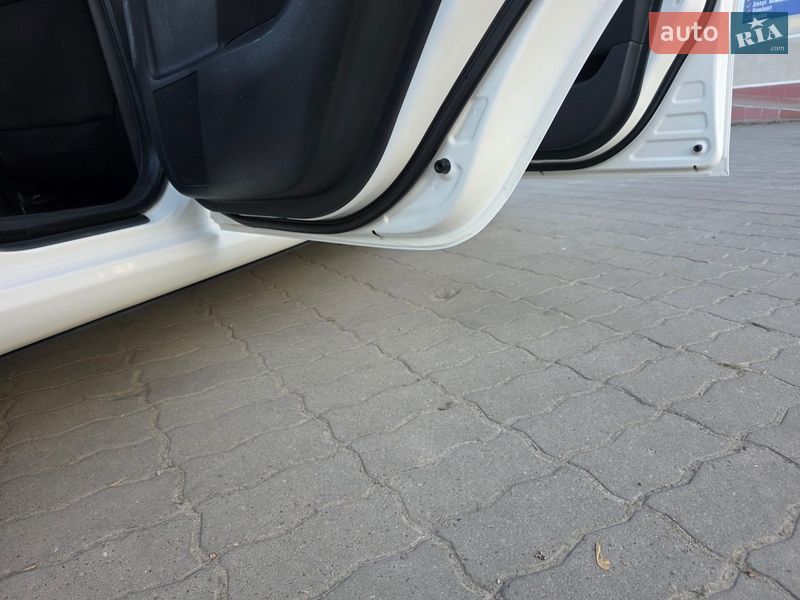 Хэтчбек Toyota Auris 2013 в Хмельницком фото 56 Хэтчбек Toyota Auris 2013 в Хмельницком