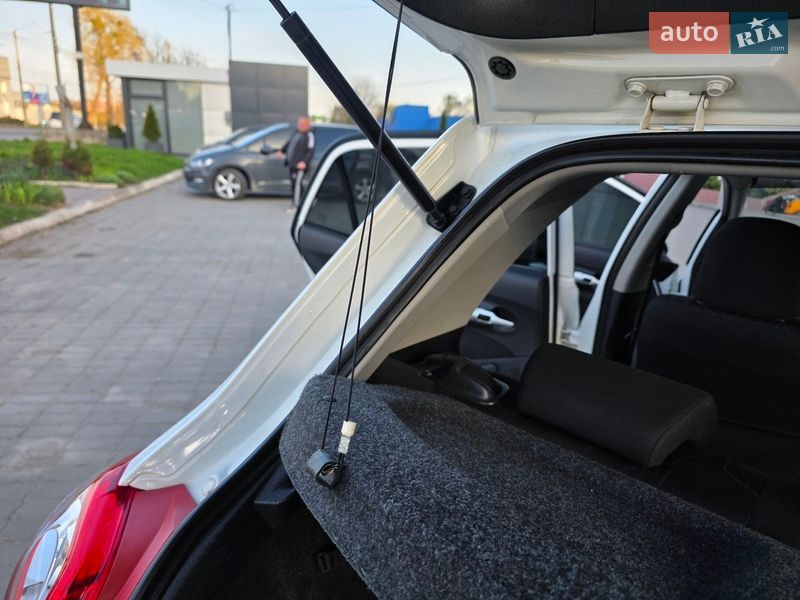 Хэтчбек Toyota Auris 2013 в Хмельницком фото 59 Хэтчбек Toyota Auris 2013 в Хмельницком