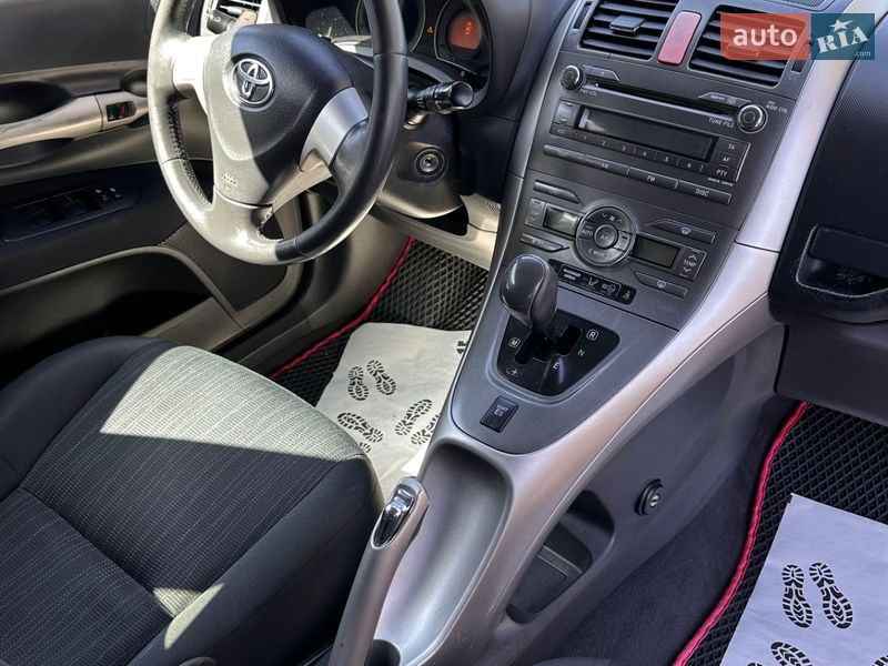 Хэтчбек Toyota Auris 2007 в Смеле