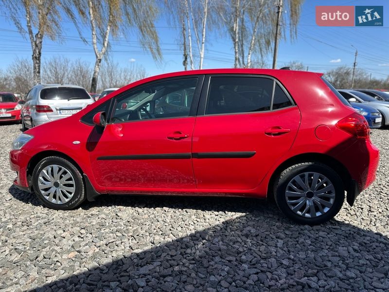 Хэтчбек Toyota Auris 2007 в Смеле