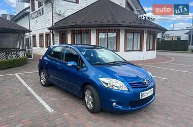 Хэтчбек Toyota Auris 2010 в Львове