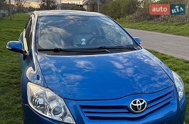 Хэтчбек Toyota Auris 2010 в Умани