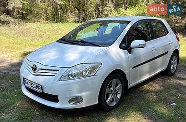 Хэтчбек Toyota Auris 2012 в Богодухове