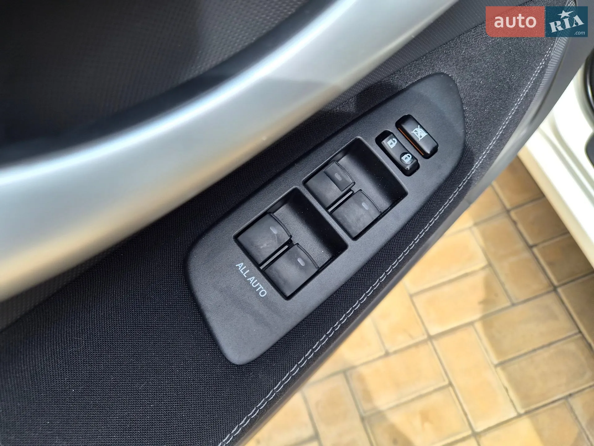 2012 Toyota Auris - мініатюра 28