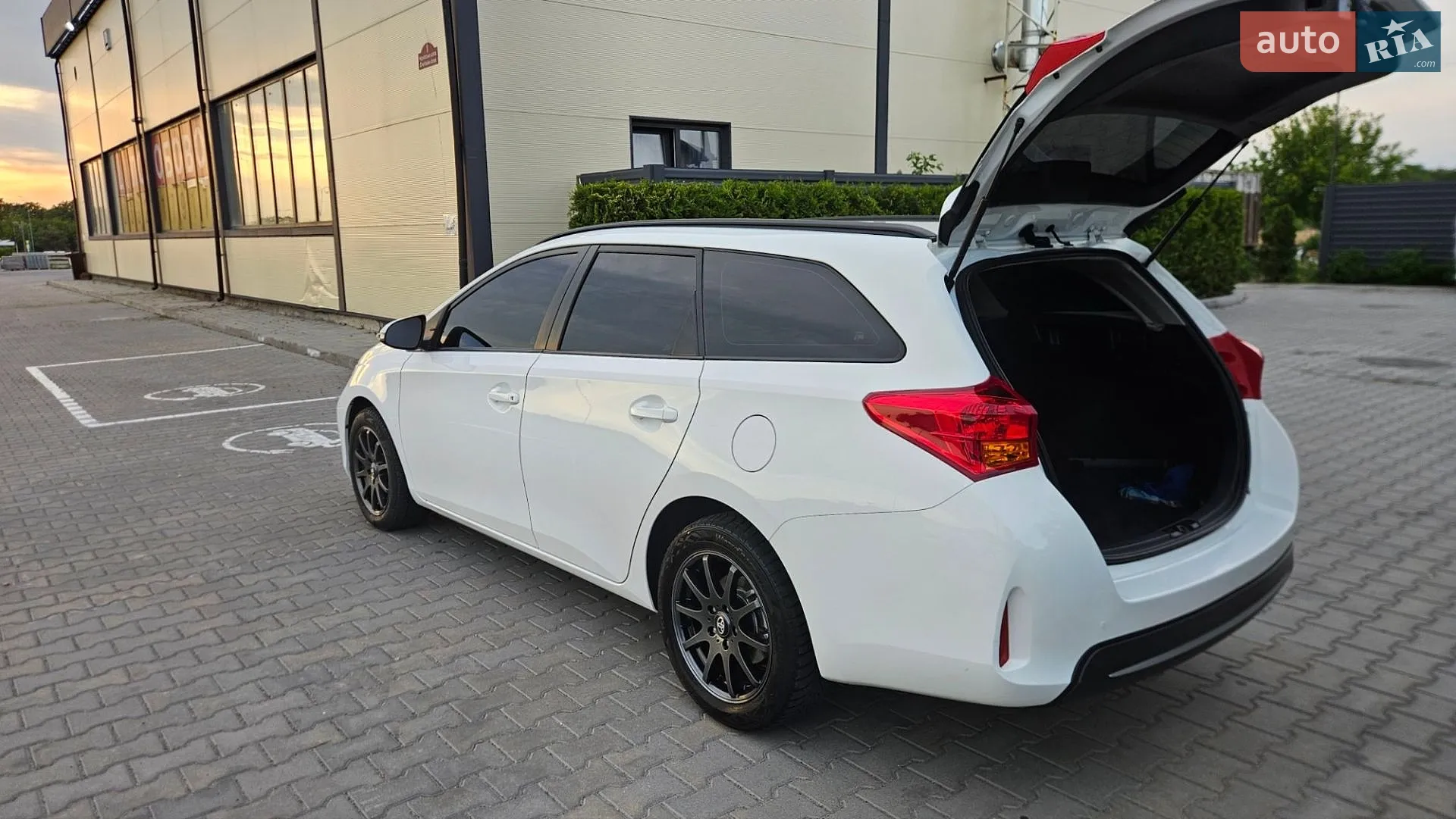 2013 Toyota Auris - мініатюра 3