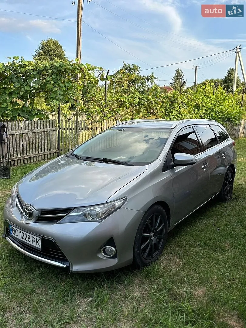 2014 Toyota Auris - фото 1