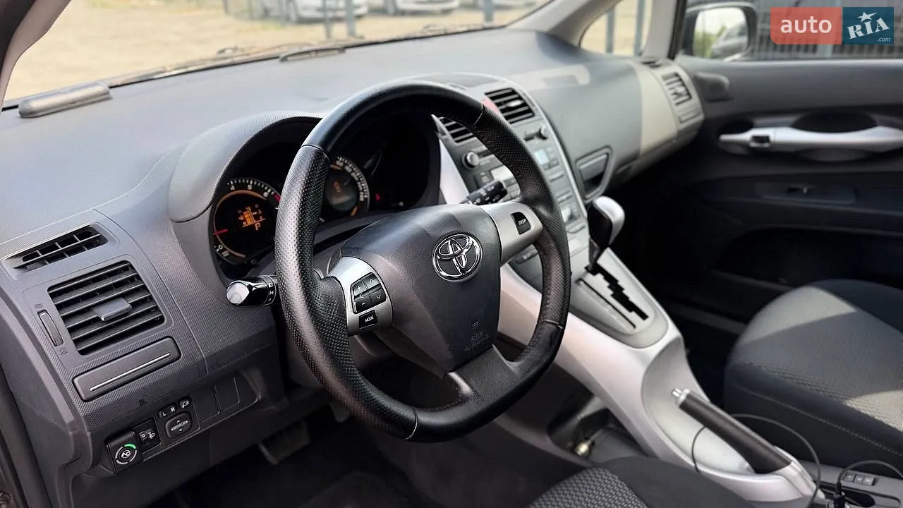 2010 Toyota Auris - мініатюра 11