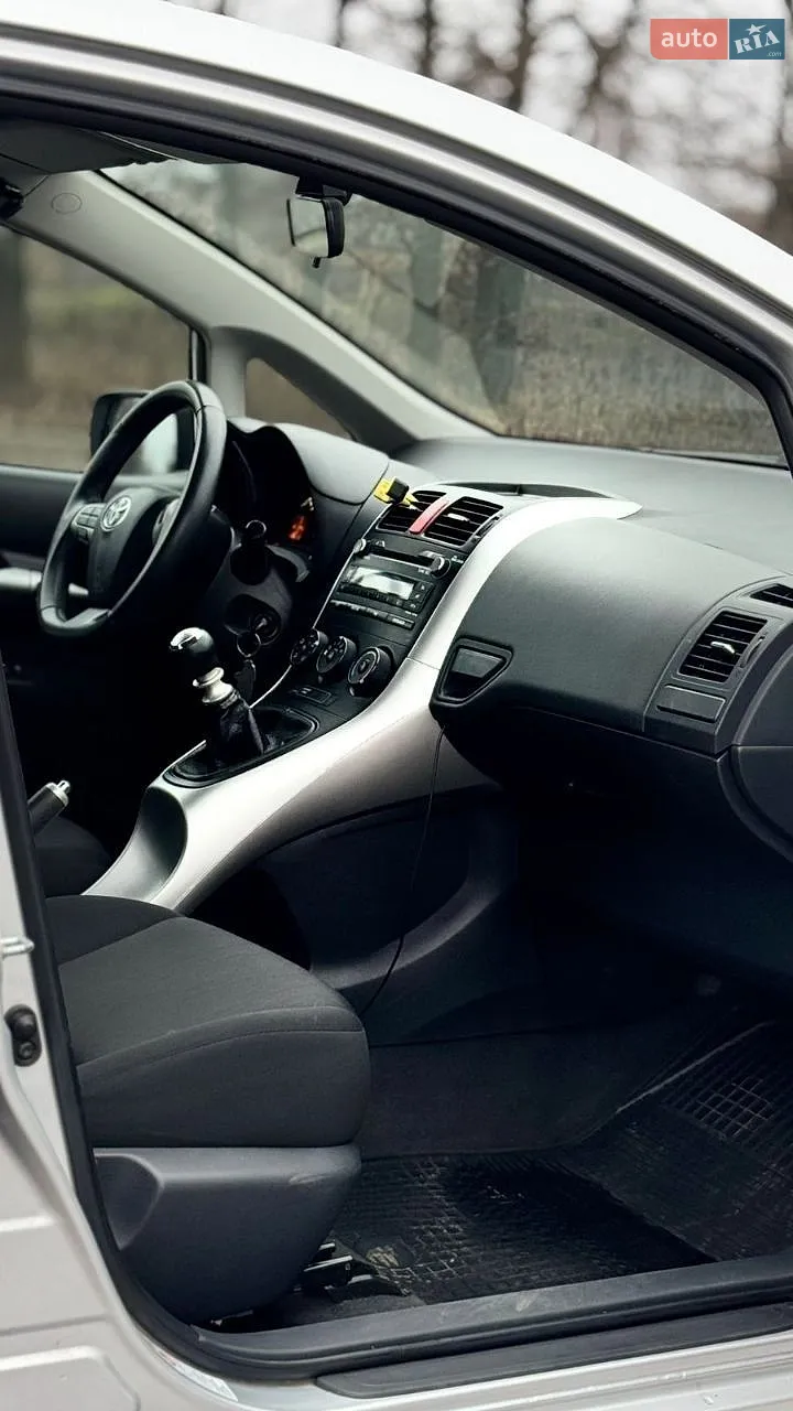 2011 Toyota Auris - мініатюра 9