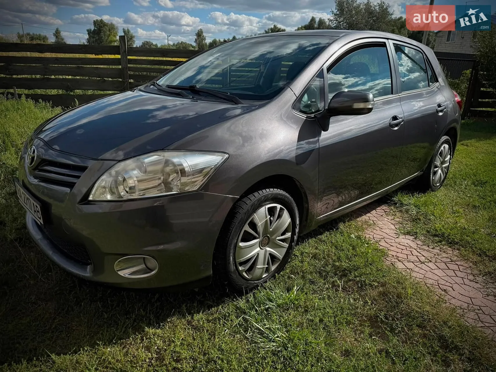 2010 Toyota Auris - фото 1