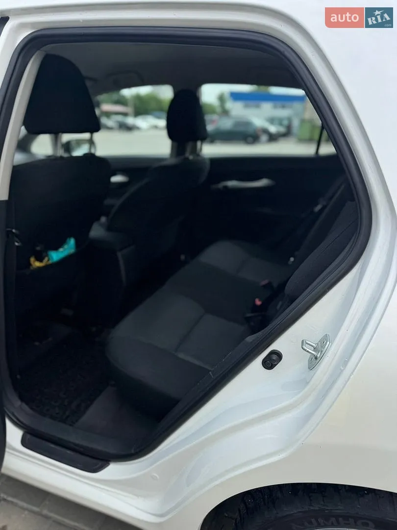 2010 Toyota Auris - мініатюра 7