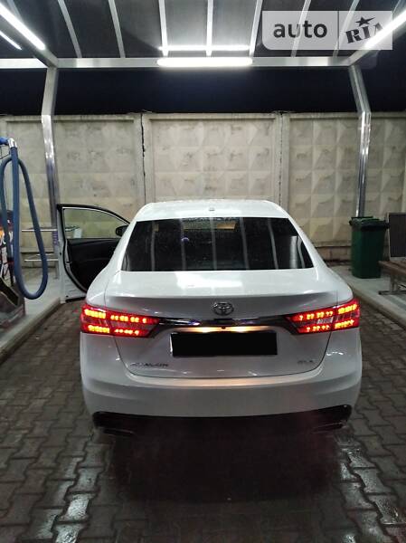 Седан Toyota Avalon 2015 в 
