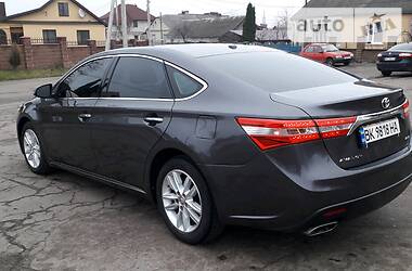 Седан Toyota Avalon 2015 в Ровно