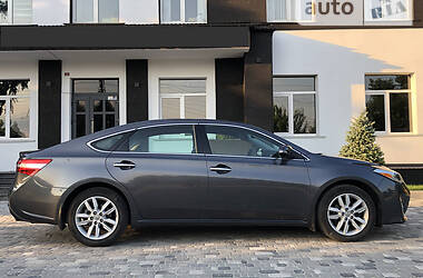 Седан Toyota Avalon 2013 в Киеве