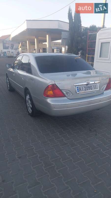 Седан Toyota Avalon 2002 в Киеве