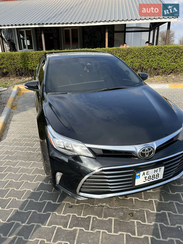 Седан Toyota Avalon 2017 в Кам'янському