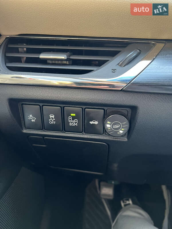 Седан Toyota Avalon 2017 в Кам'янському