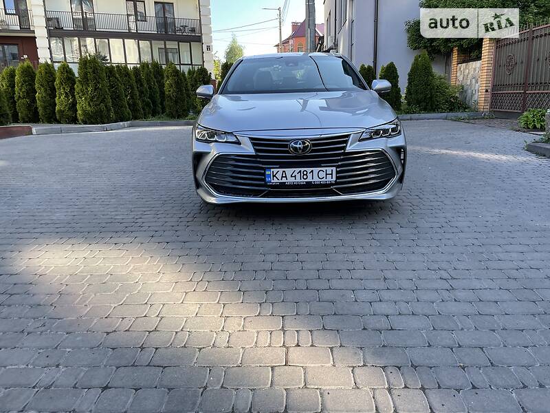 Седан Toyota Avalon 2019 в Киеве