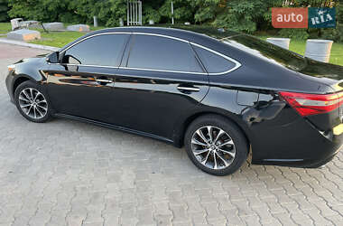 Седан Toyota Avalon 2016 в Дубно
