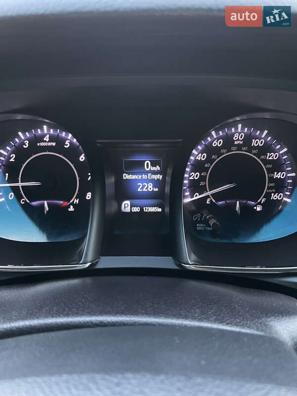 Седан Toyota Avalon 2016 в Дубно