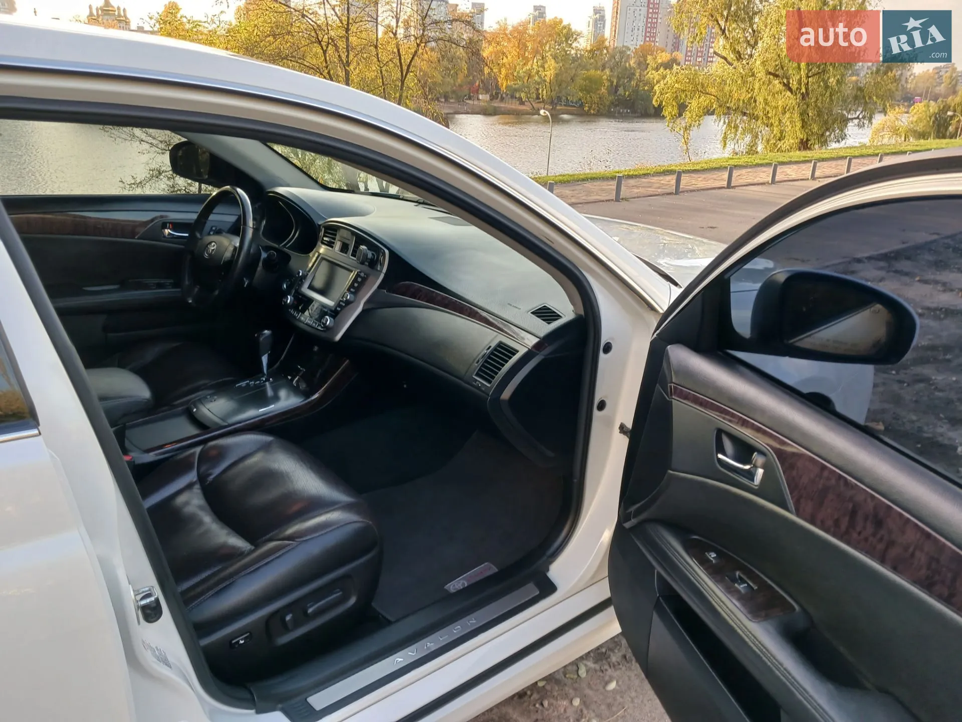 2010 Toyota Avalon - мініатюра 17