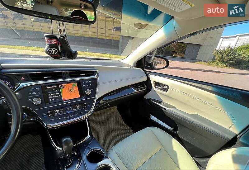 Седан Toyota Avalon 2013 в Львове