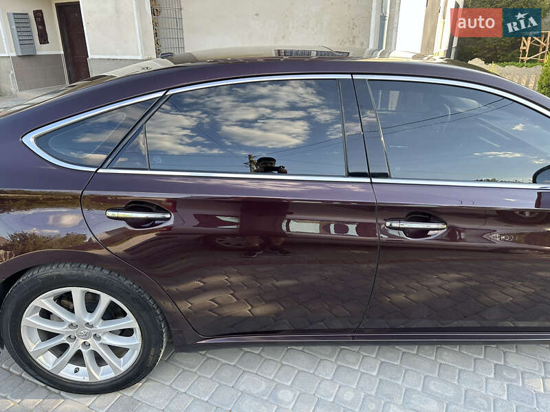 Седан Toyota Avalon 2013 в Золочеві