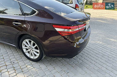 Седан Toyota Avalon 2013 в Золочеве