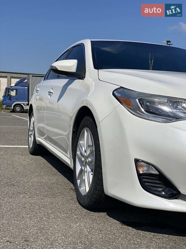 Седан Toyota Avalon 2015 в Мукачевому