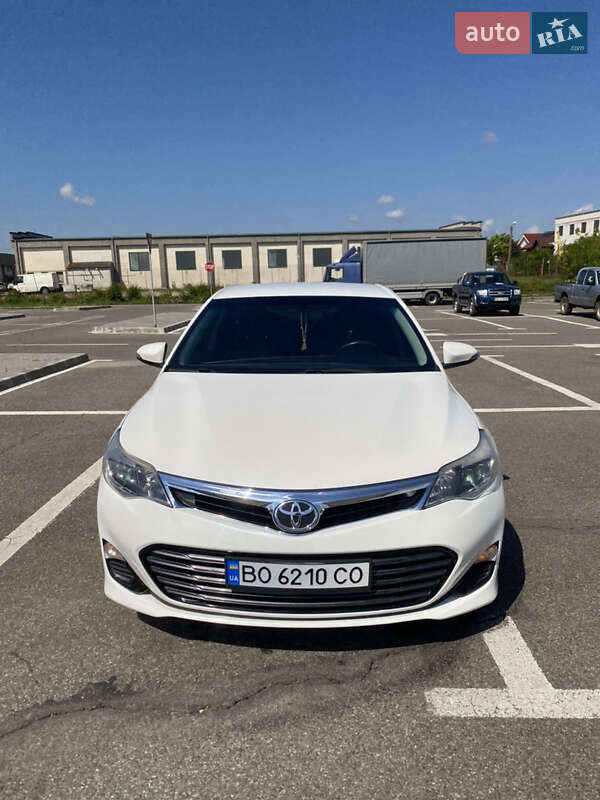 Седан Toyota Avalon 2015 в Мукачевому